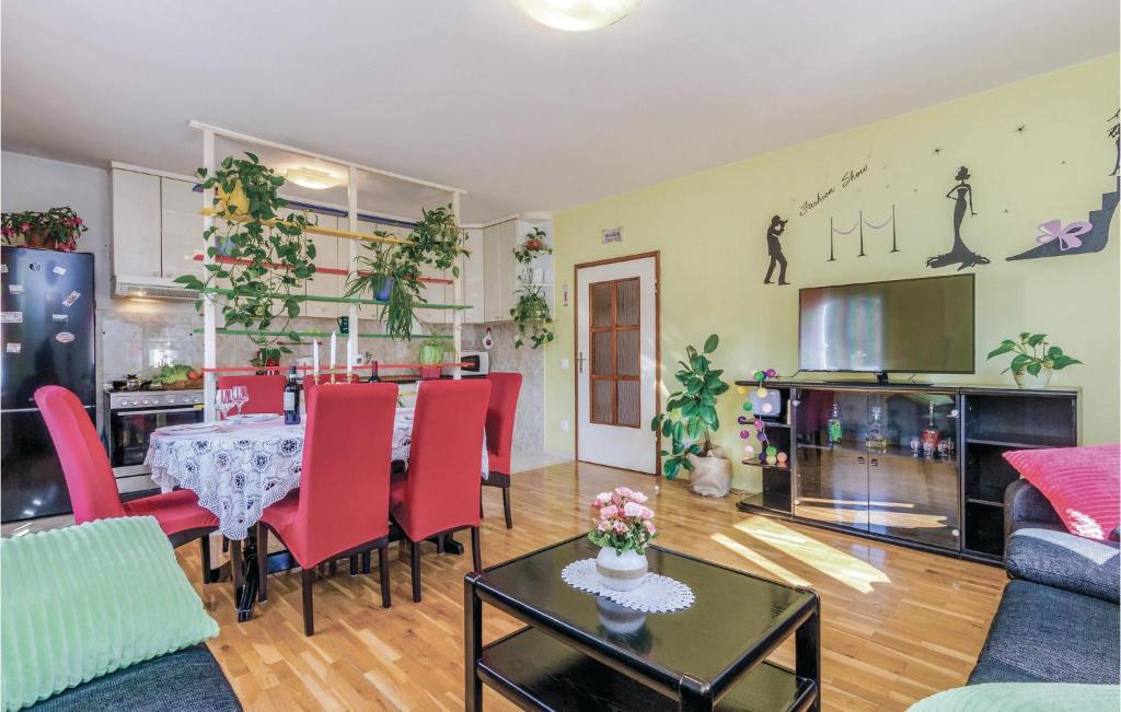 Three-Bedroom Holiday Home In Radovcici photo 2