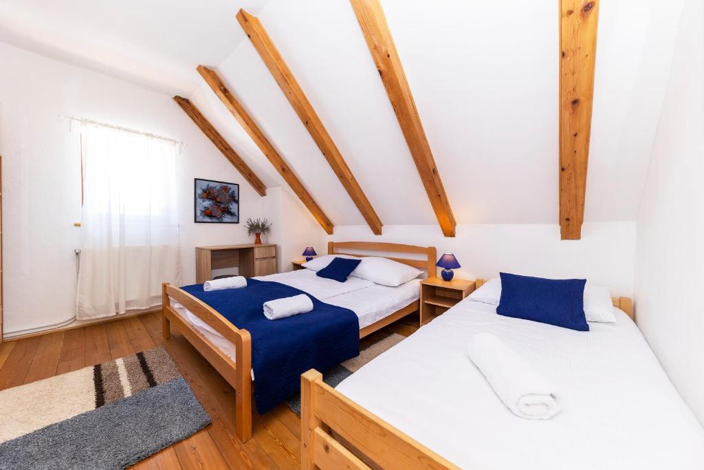 SPA HOLIDAY HOUSE REŽEK - Lovinac photo 2