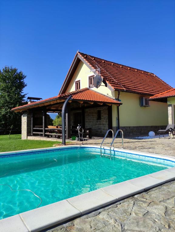 SPA HOLIDAY HOUSE REŽEK - Lovinac photo 3