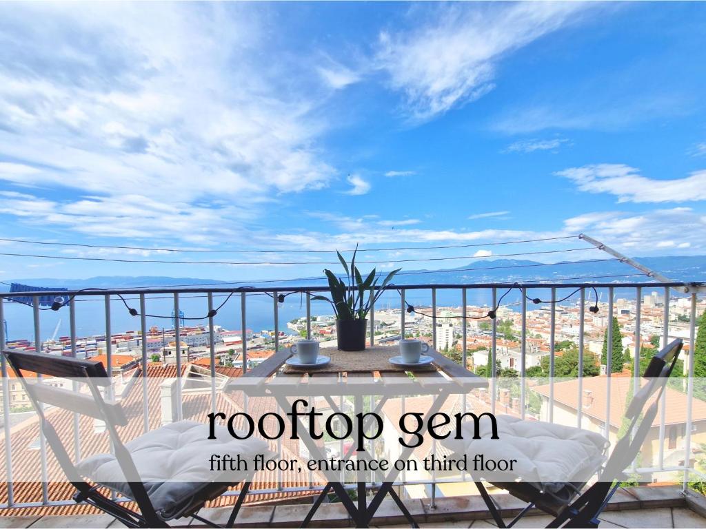 Sea view apartment with free parking — photo 1