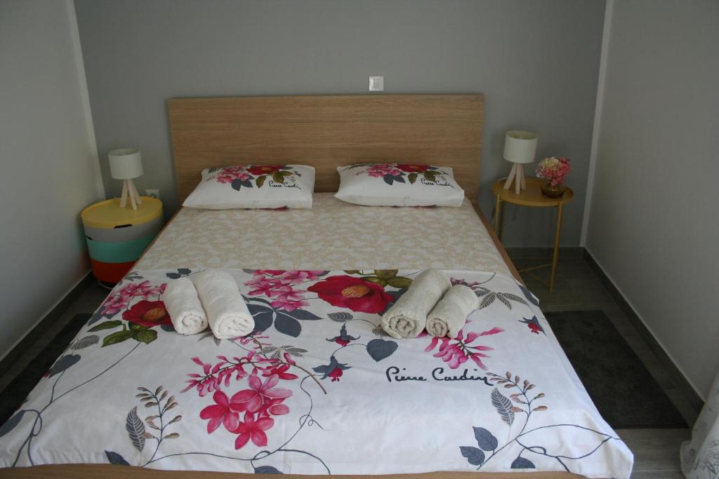 Room with garden photo 2