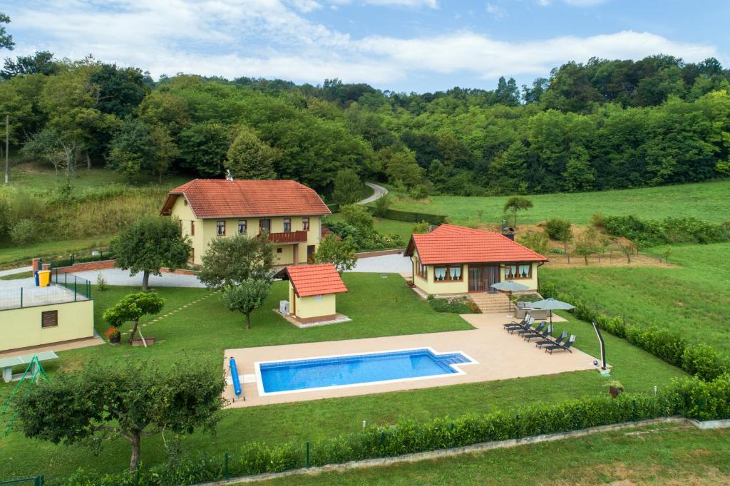 Ruralna kuca 'Villa Zagorka' za odmor sa bazenom i bočalištem photo 2