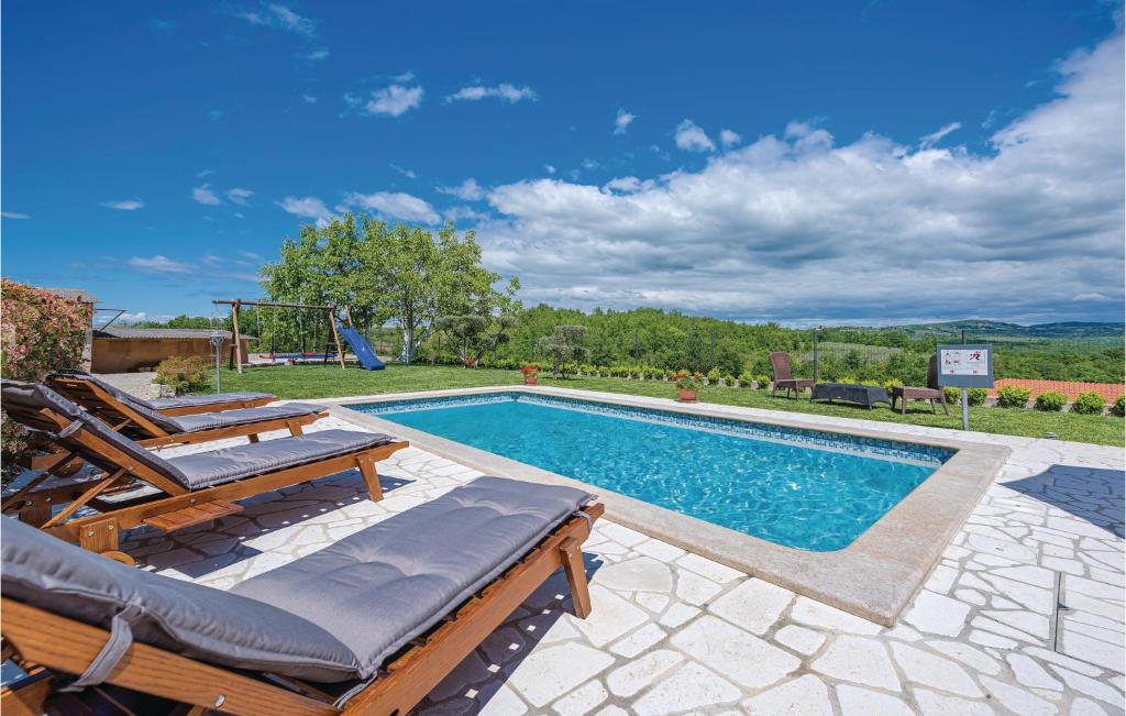 Four-Bedroom Apartment In Nova Vas photo 2