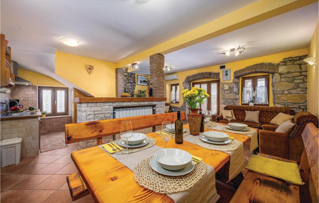 Four-Bedroom Apartment In Nova Vas photo 3
