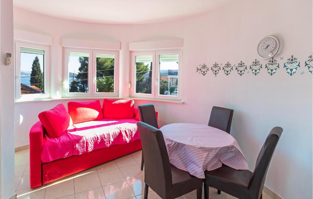 Two-Bedroom Apartment In Klek photo 2