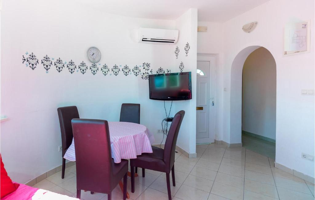 Two-Bedroom Apartment In Klek photo 3