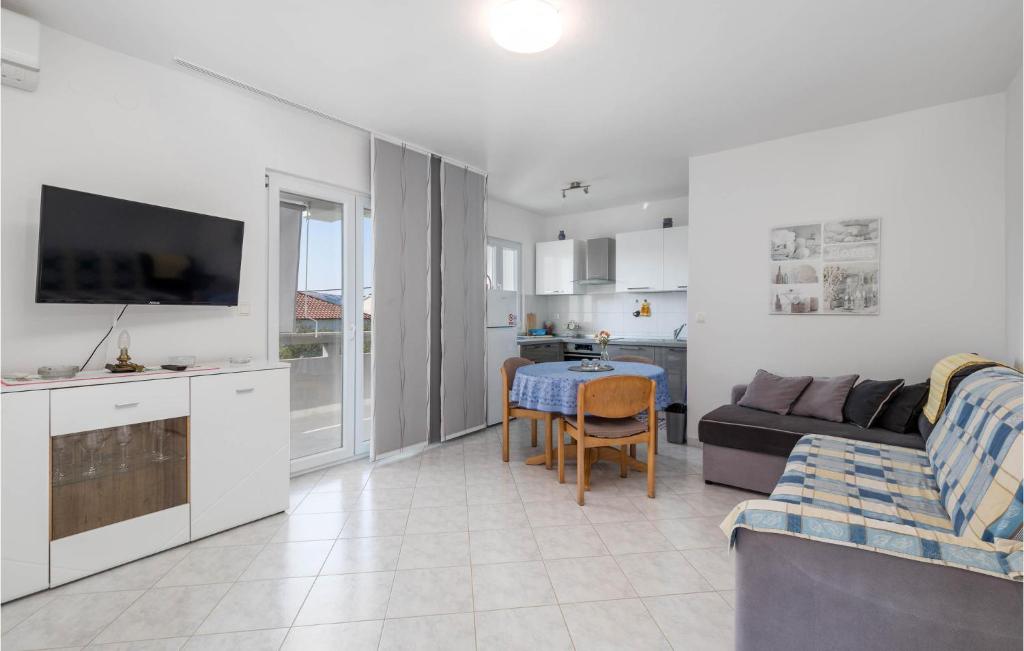 Stunning Apartment In Stara Novalja photo 3