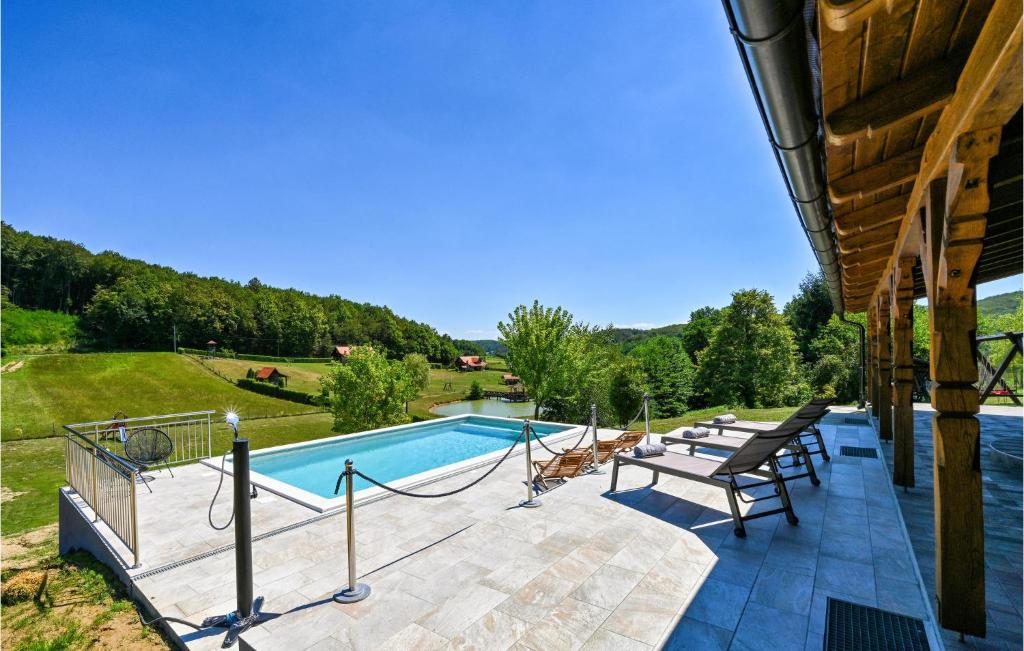 Three-Bedroom Holiday Home In Gornji Trpuci photo 2