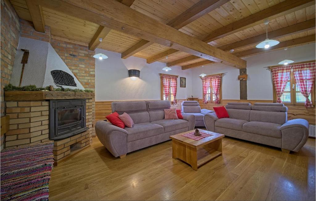Three-Bedroom Holiday Home In Gornji Trpuci photo 3