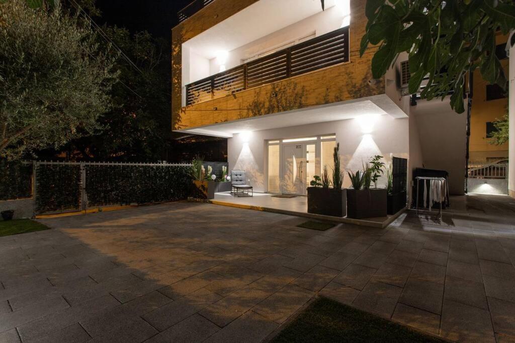 Teodora holiday house seafront — photo 1