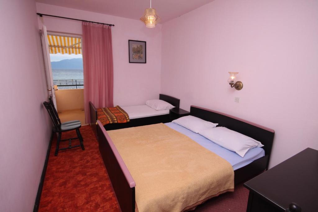 Apartments and rooms by the sea Sucuraj photo 2