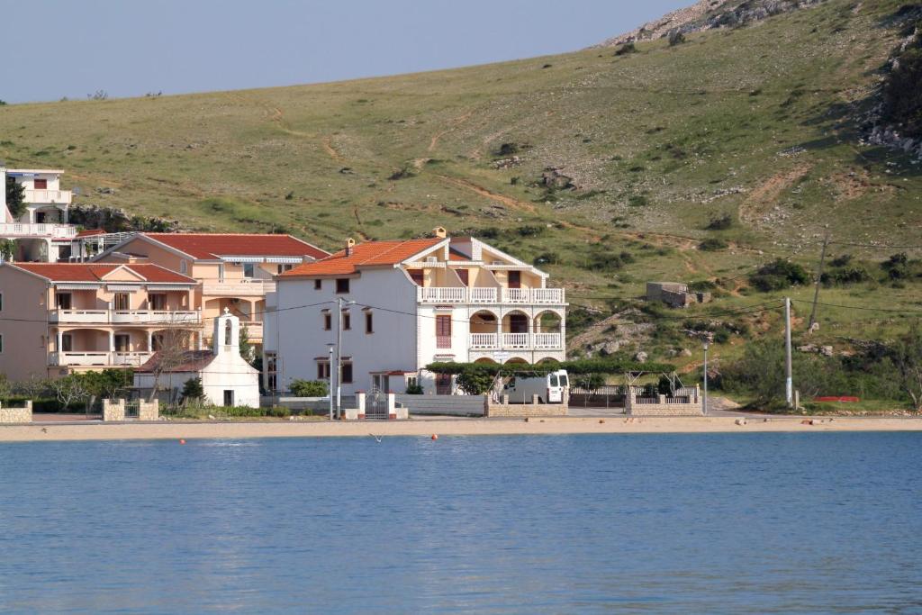 Apartments by the sea Metajna — photo 1
