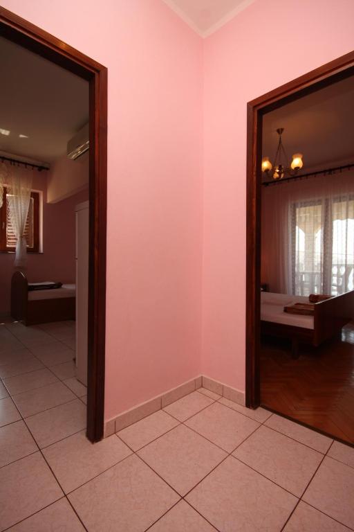 Apartments by the sea Metajna photo 2