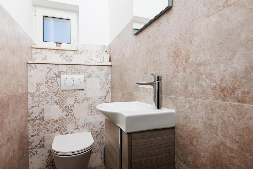 Summer Breeze apartment - Quiet place with a spectacular view and a garden photo 3