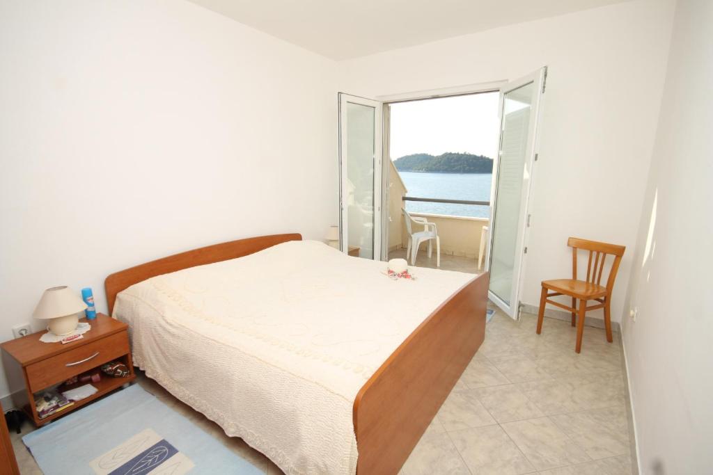 Apartments by the sea Ubli photo 2