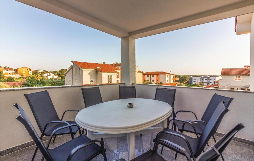 Three-Bedroom Apartment In Medulin photo 3