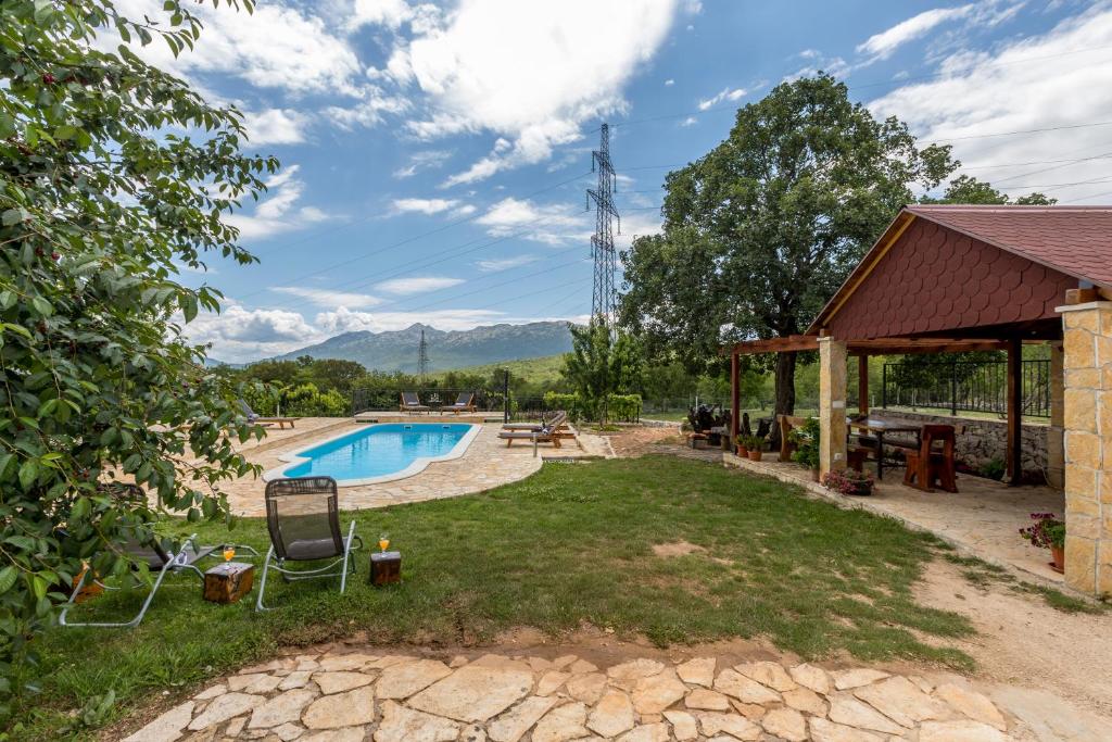 Villa Podrugovi Dvori with pool photo 2