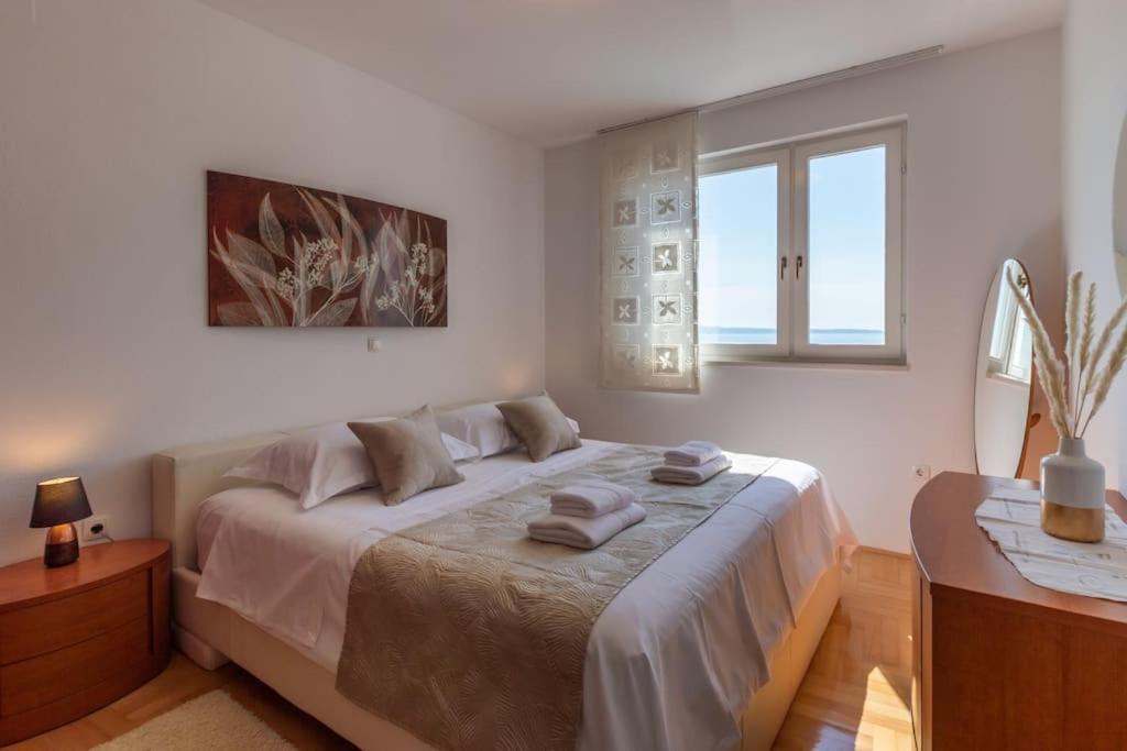 SEA VIEW- spacious apartment with shared pool photo 2