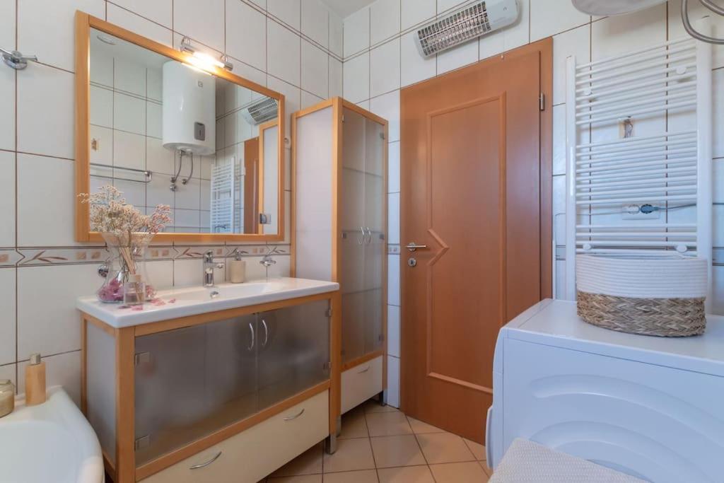 SEA VIEW- spacious apartment with shared pool photo 3