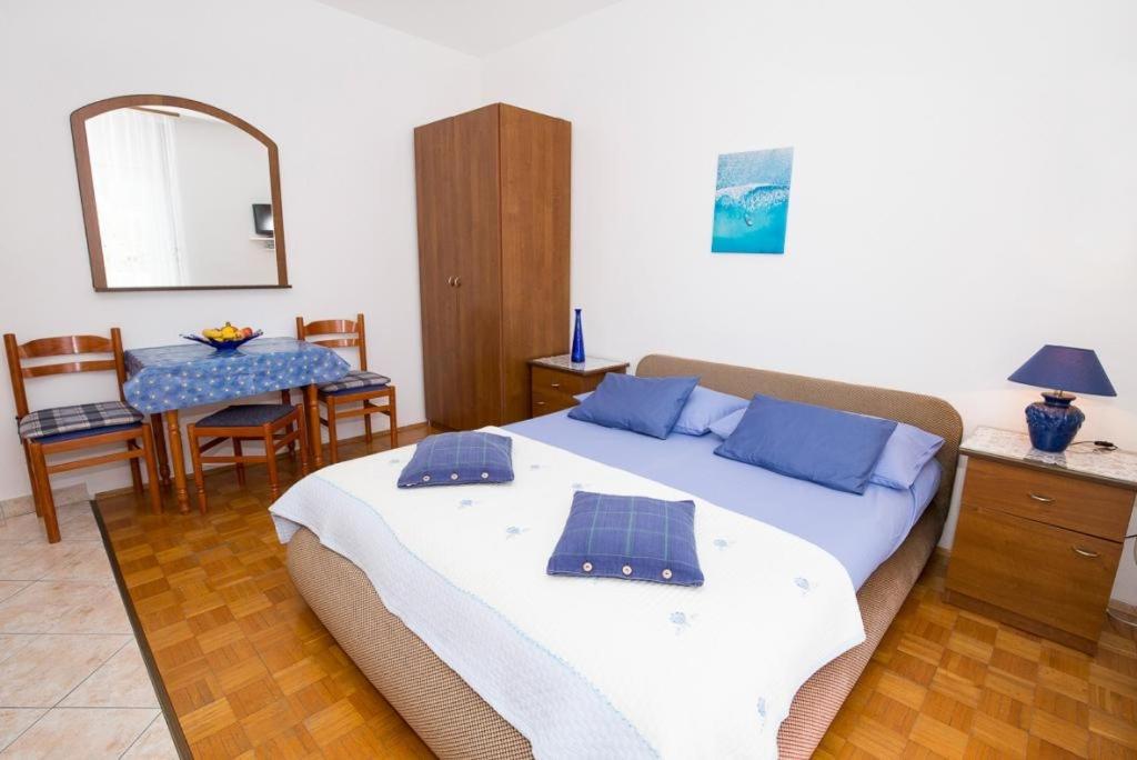 Studio apartment in Duce with sea view photo 2