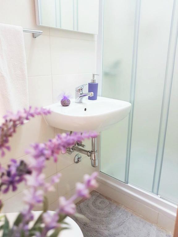 Room Ivana with private bathroom - Center of Split photo 3