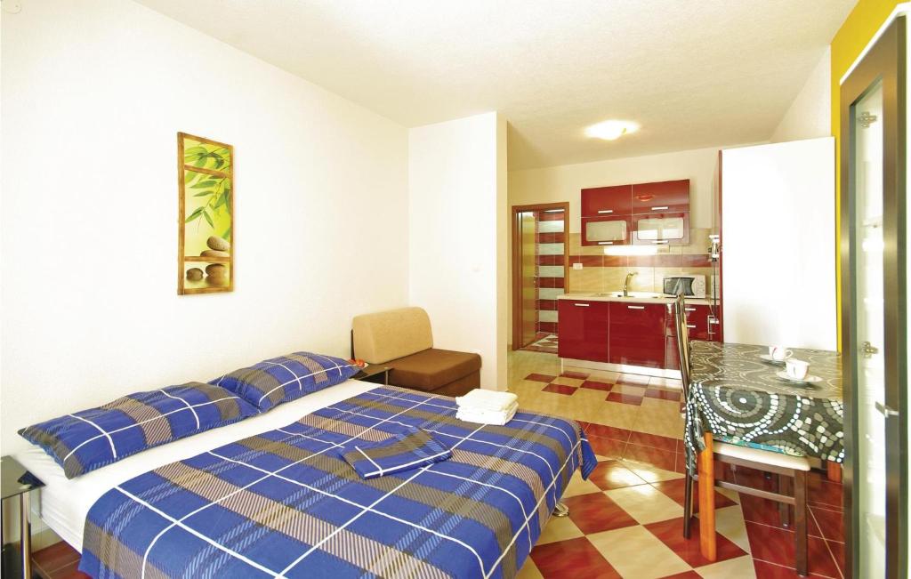 Studio Apartment In Makarska photo 3