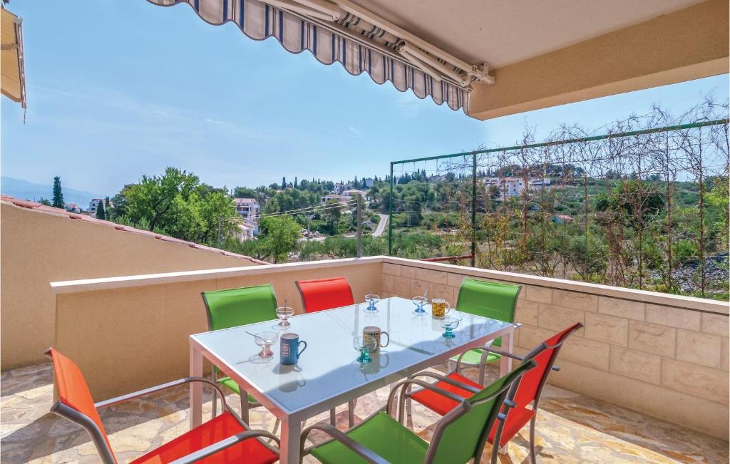 Three-Bedroom Holiday Home In Sutivan photo 2