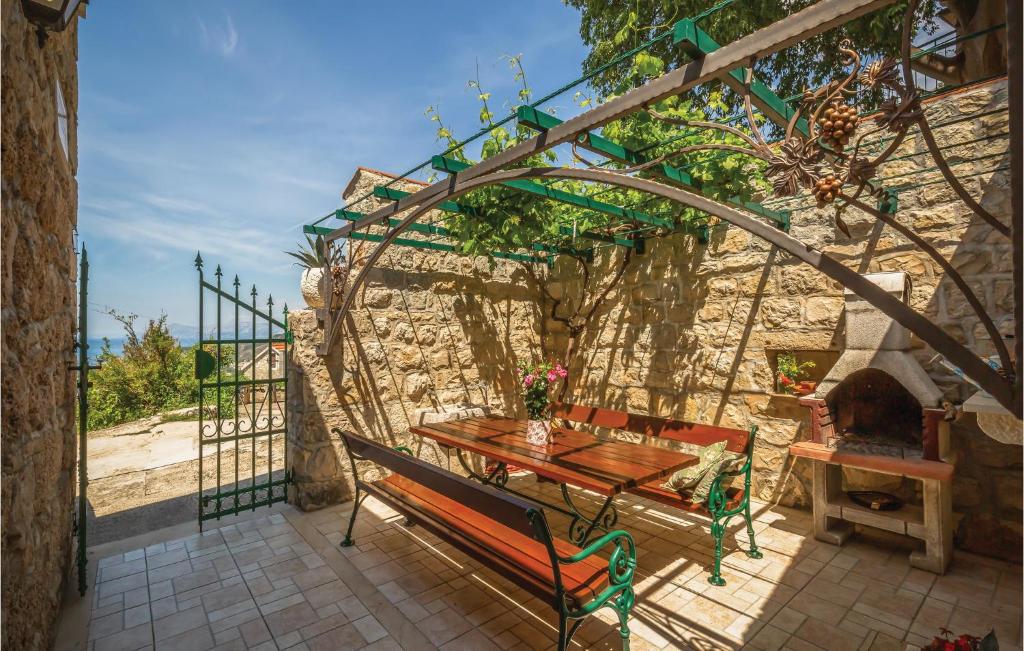 Two-Bedroom Holiday Home In Tucepi photo 2