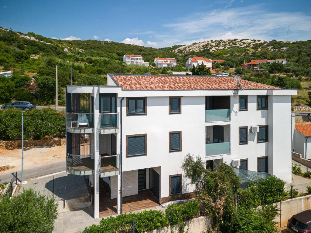 Seaview Apartments — photo 1