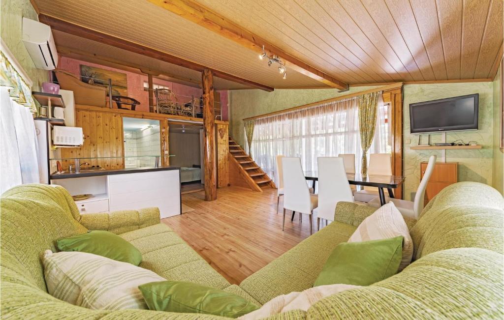 Three-Bedroom Holiday Home In Valtura photo 3