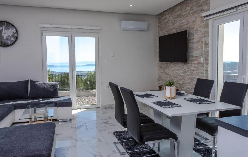 Stunning Home In Prgomet With Indoor Swimming Pool photo 3