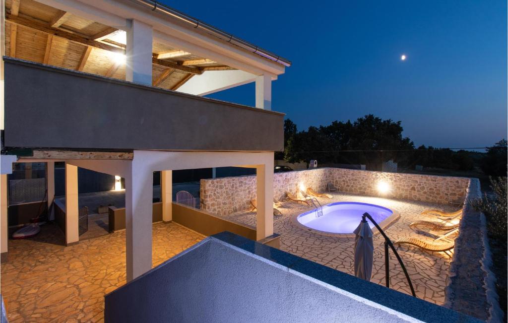 Beautiful Home In Podlug With Private Swimming Pool photo 2