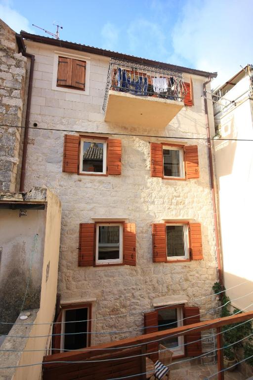 Apartments by the sea Komiza — photo 1