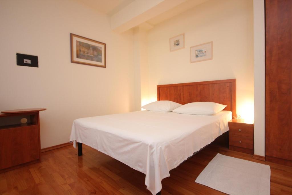 Apartments by the sea Komiza photo 2