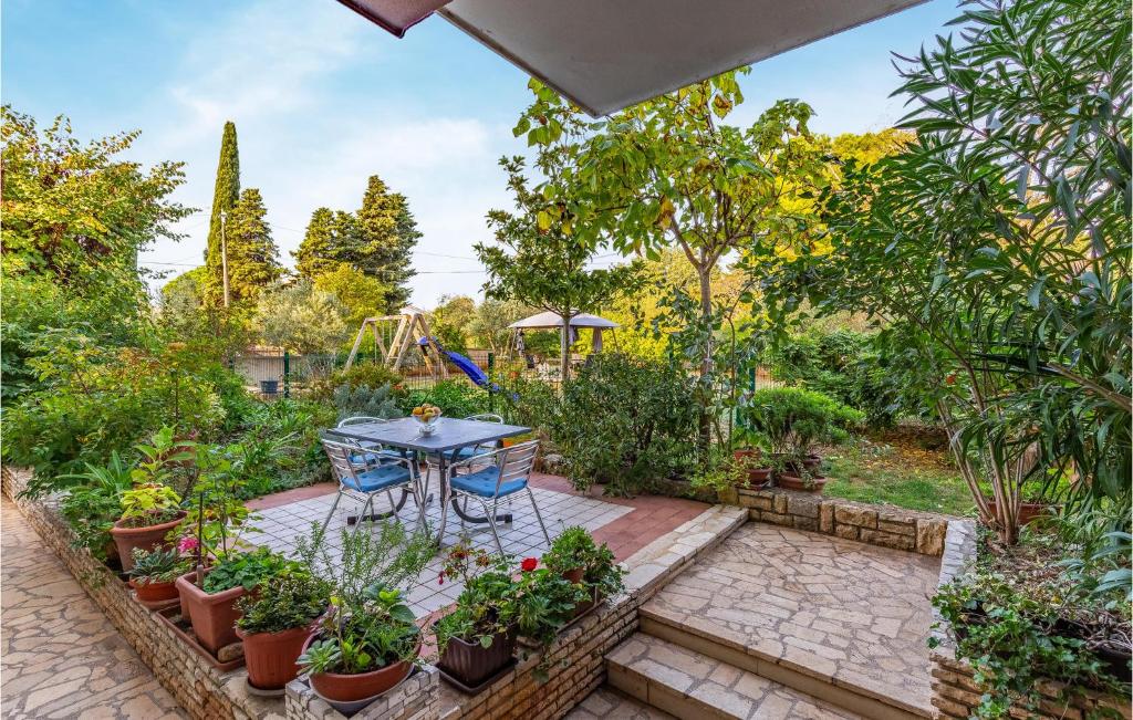 2 Bedroom Lovely Apartment In Premantura photo 2