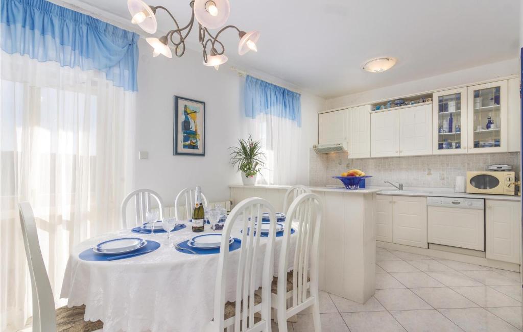 Cozy Apartment In Rabac With Wifi photo 3
