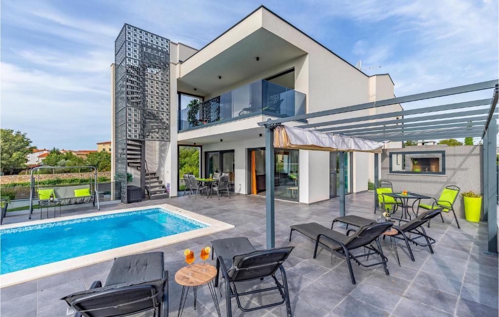 Beautiful Home In Pomer With Private Swimming Pool photo 3