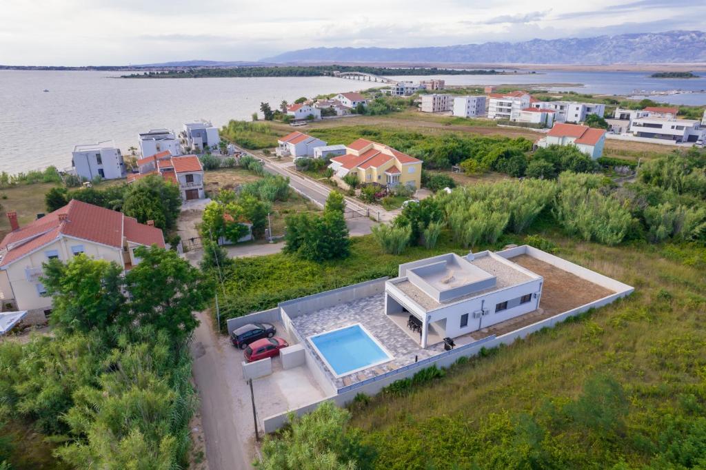Seaside family friendly house with a swimming pool Privlaka — photo 1