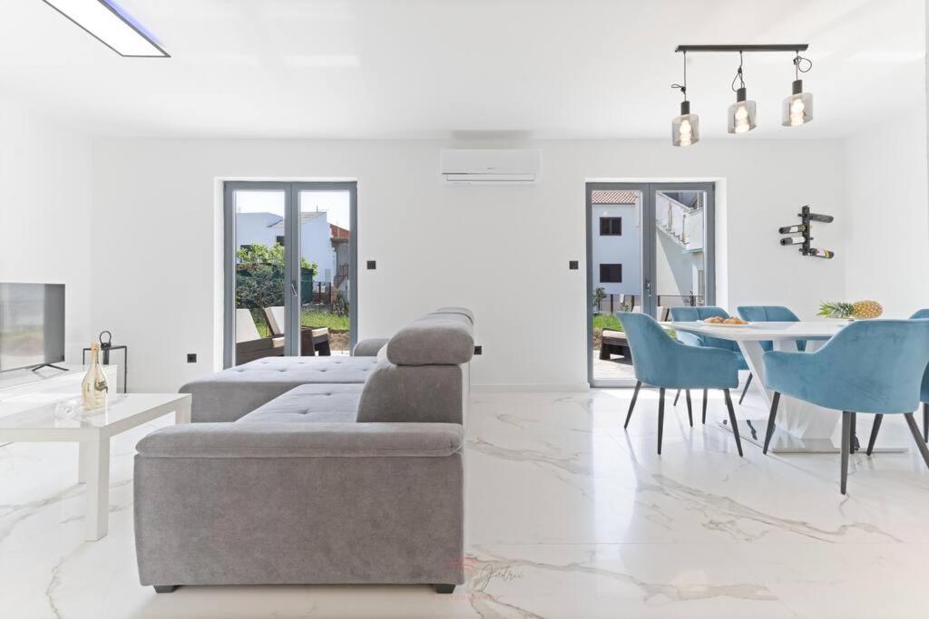 Strelitzia apartment Split with jacuzzi — photo 1