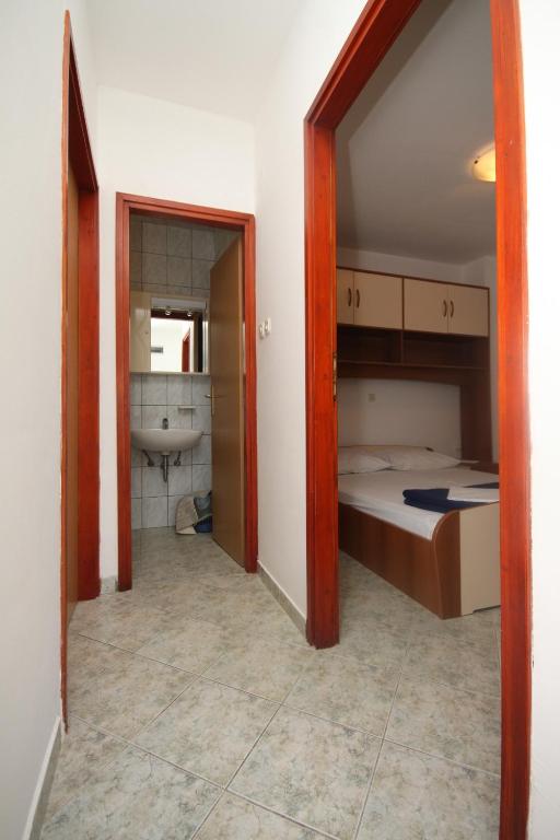 Apartments by the sea Metajna photo 3