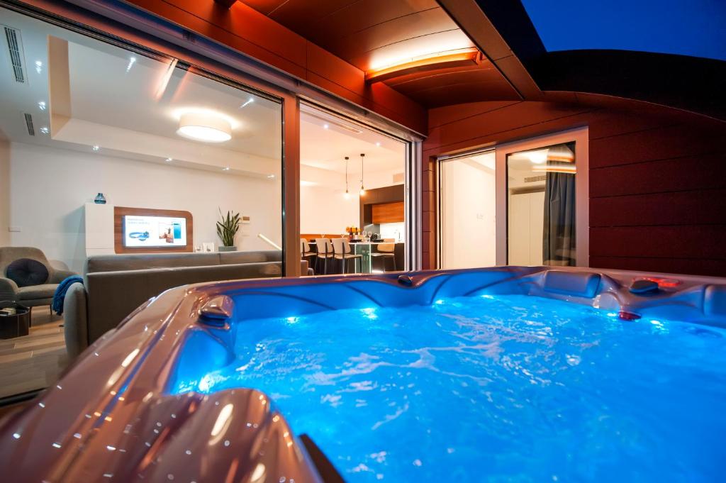 The Q Superior - a penthouse with jacuzzi and sauna — photo 1