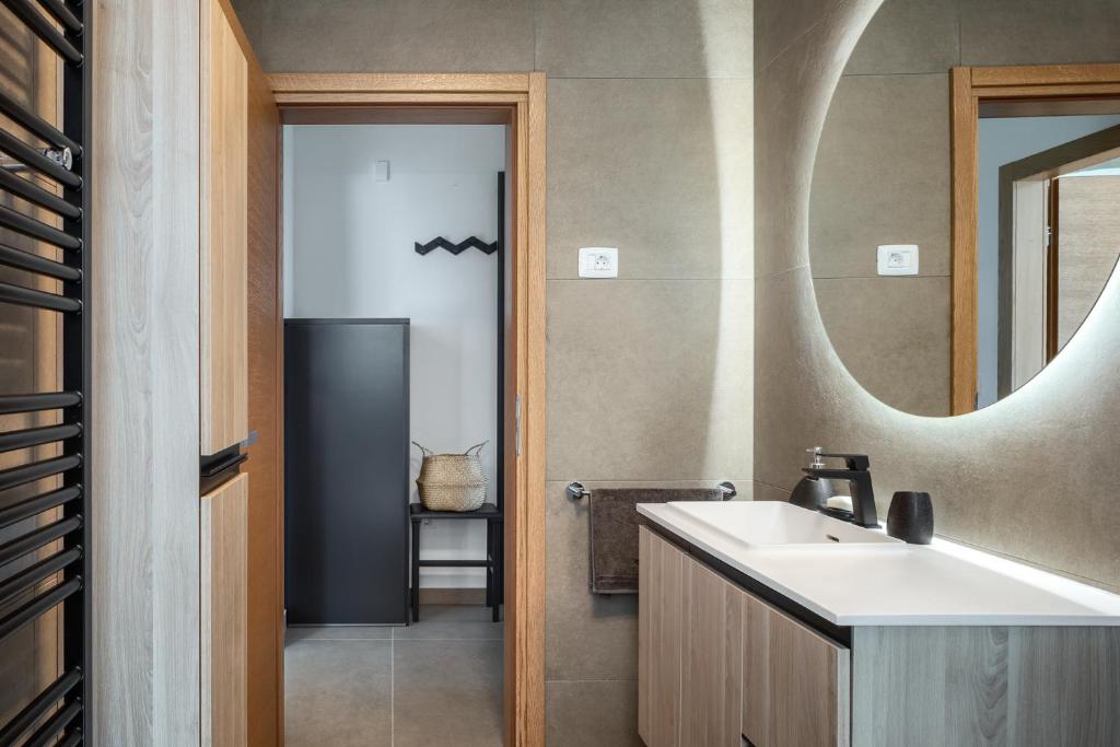 Royal Hilltop Residence photo 3