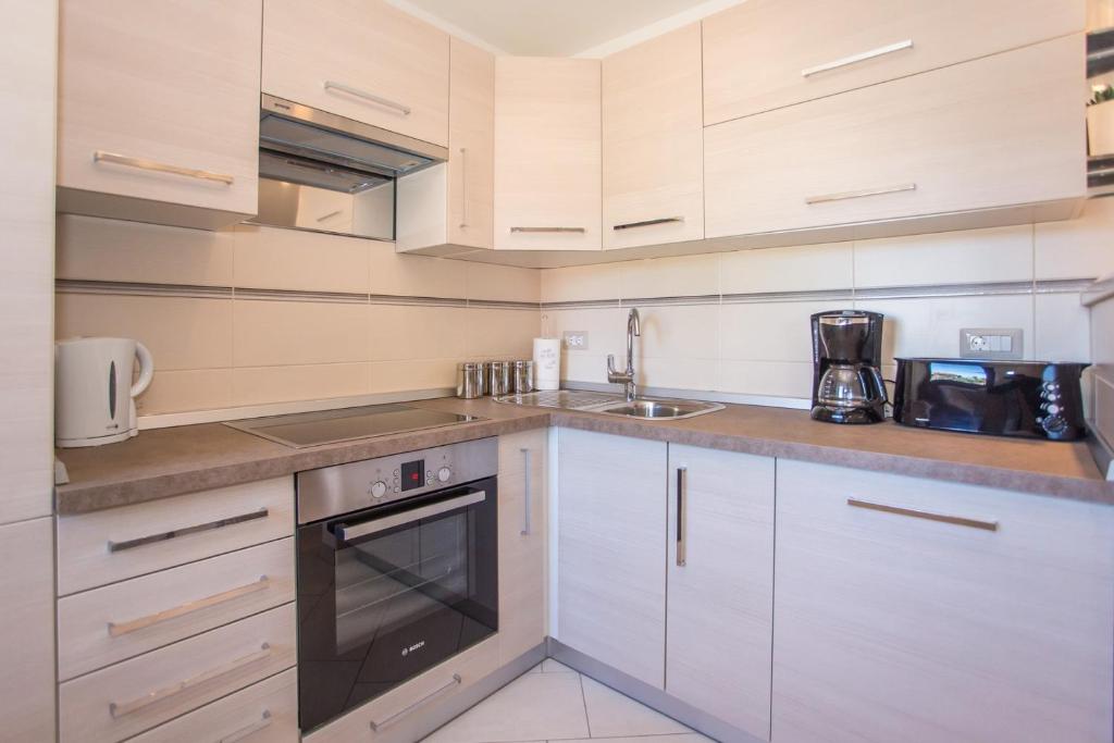 Rustic-Holiday Home Vani with Tavern — photo 1