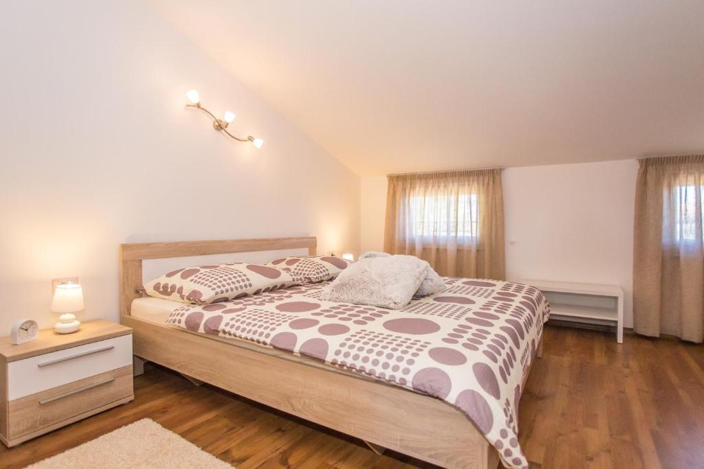 Rustic-Holiday Home Vani with Tavern photo 2