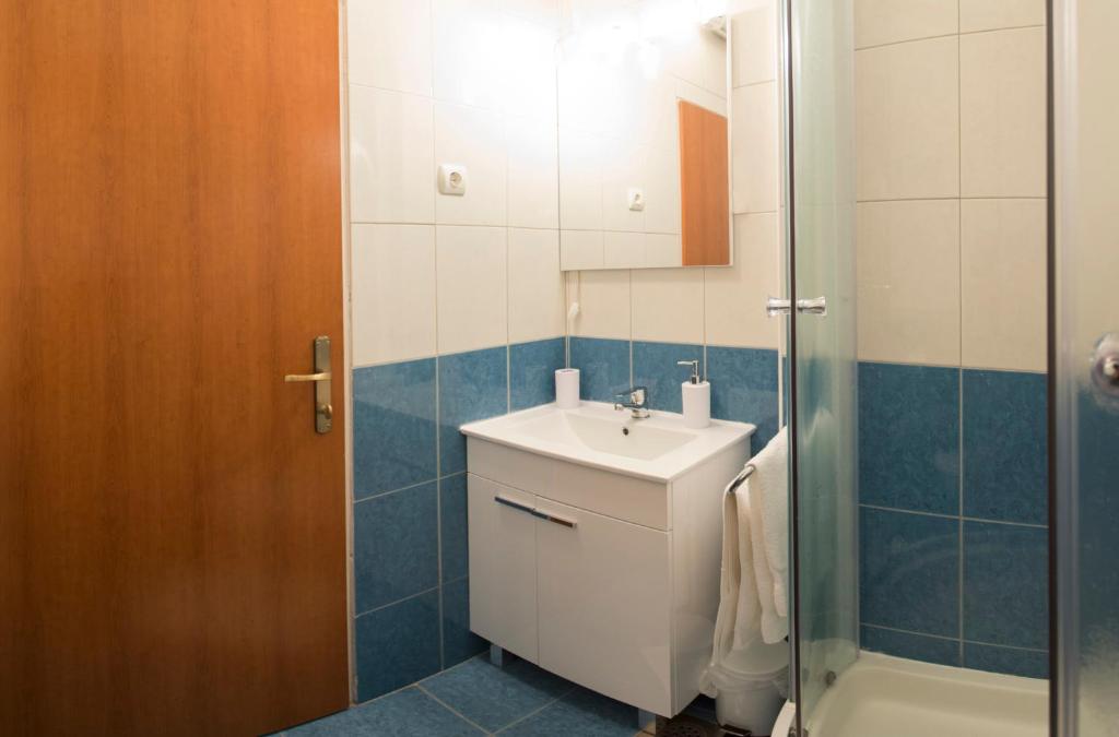 Summer Bay Apartments photo 3