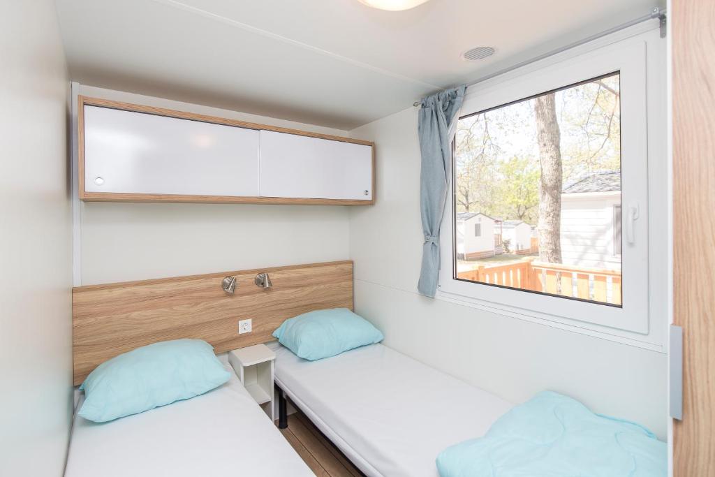 Albatross Mobile Homes on Solaris Camping FKK-Naturist photo 2