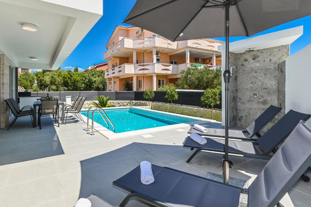 Smash A - Apartments with Private Pool photo 2