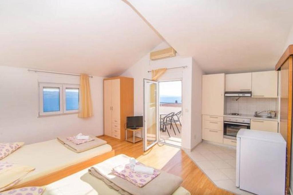 Studio Apartment in Dugi Rat with Sea View — photo 1