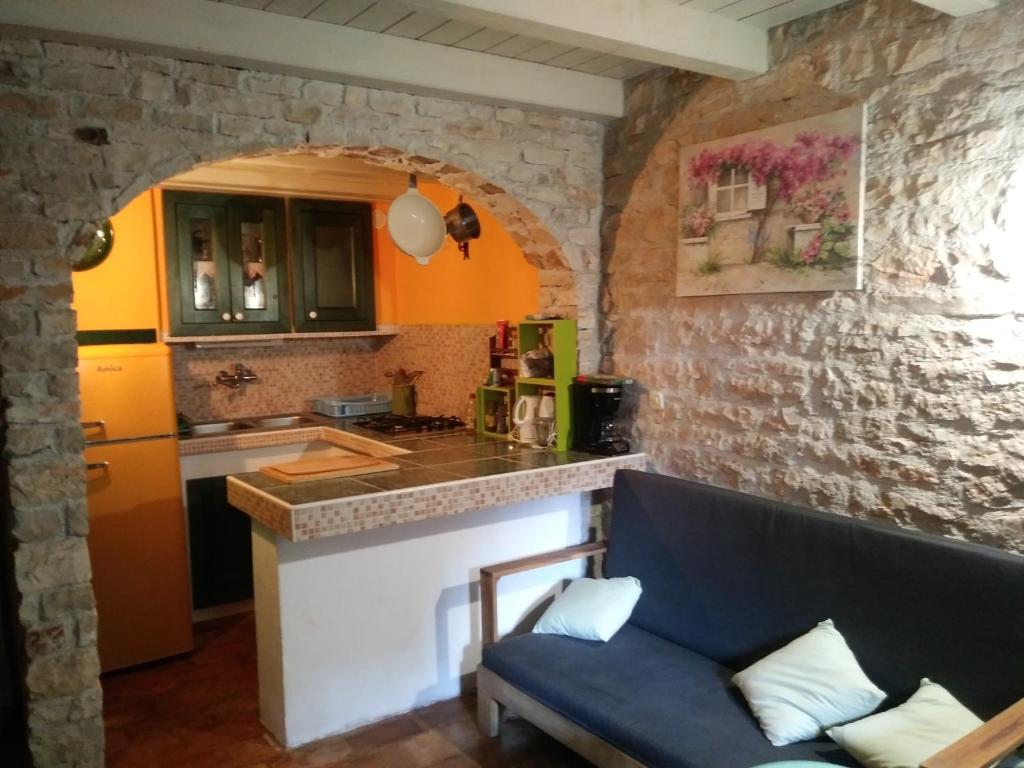 Stonehouse Zena with outdoor Kitchen and Garden photo 3