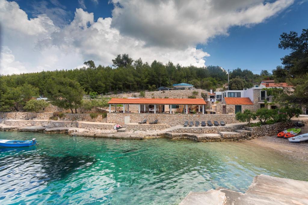 Golden Bay Hvar — photo 1